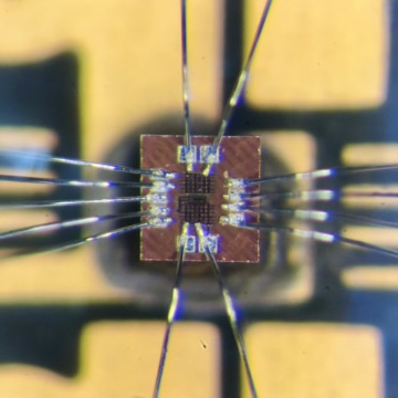 SAR ADC integrated circuit micrograph